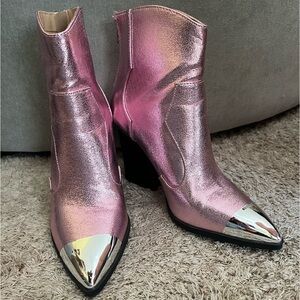 NWOT Soda brand Pink metallic cowboy boots, silver-toe Size 7